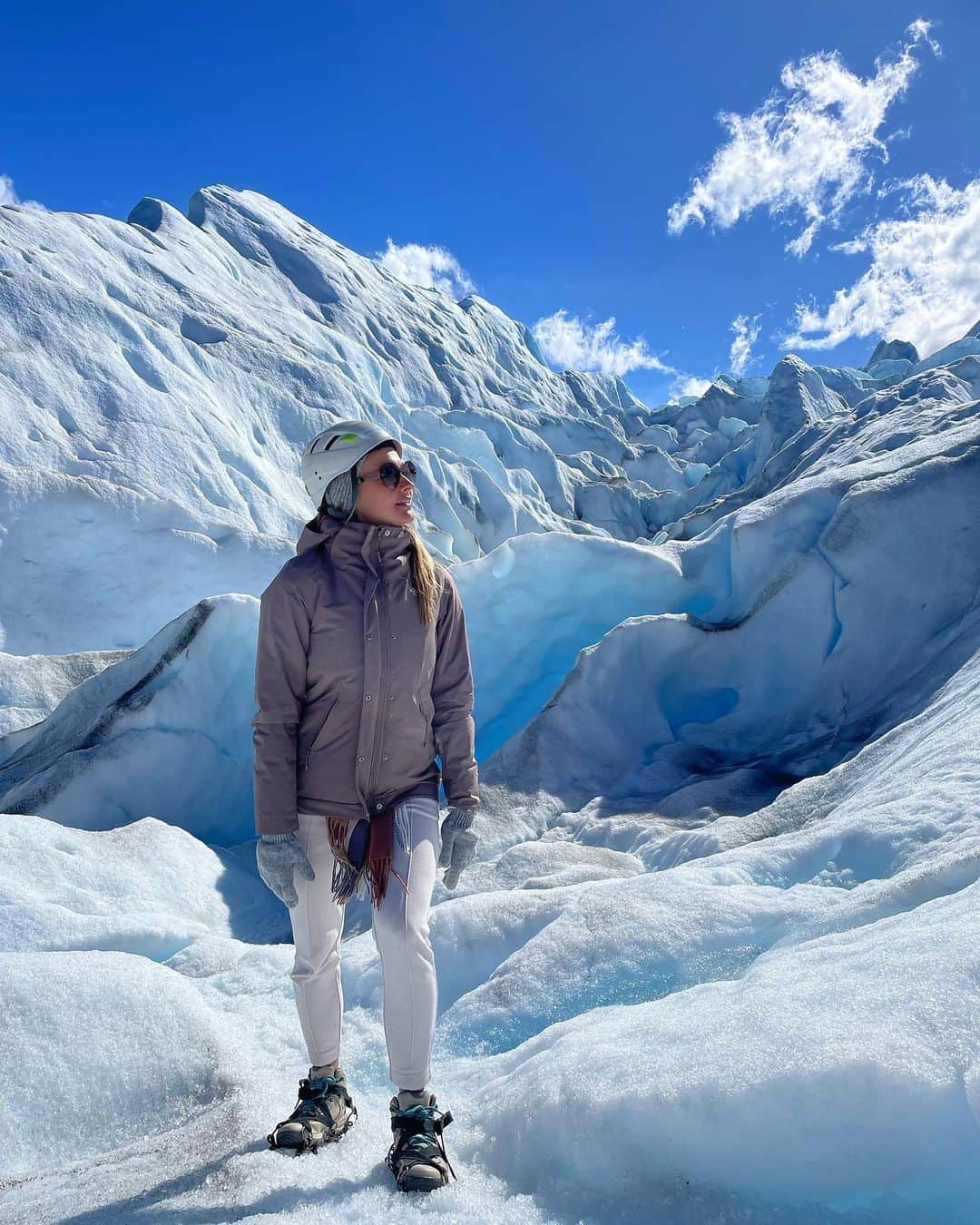 Jessica sayonara maierのインスタグラム：「trekking no glaciar Perito Moreno ❄️ inolvidable 👌🏽🤍」