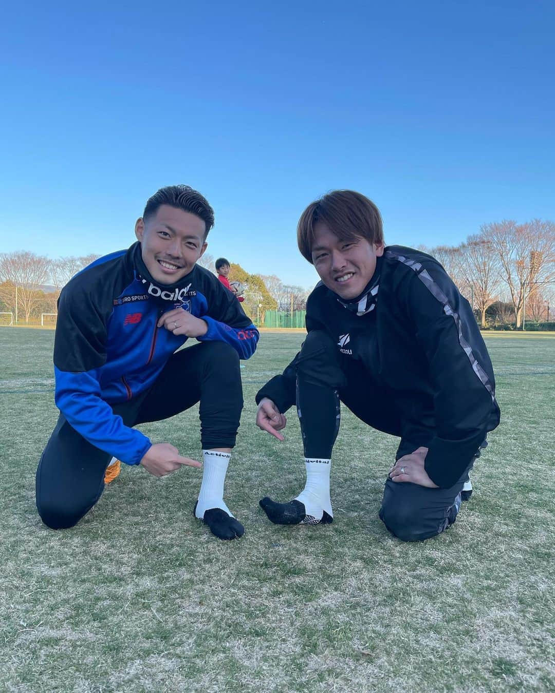 松本拓也のインスタグラム：「明けましておめでとうございます。  今年も宜しくお願い致します！ @razzoli_official  @axf.axisfirm  @y.masa_11  @a.linlk.f  @union_sports_gifu   今年から宜しくお願い致します！ @activital.official  @toshioteranishi  @bande_glove   今の状況でもサポートしてくださる事に感謝すると共に、提供していただいてるからこそ、何を還元出来るか自分なりに考えて行動していきたいなと思います。  それは用具だけでなく、ファン、サポーターの皆さんへもそう。  人と人の繋がりで、繋がった事に意味があると僕はそう思っています。 無駄な繋がりは無いと思いますし、無駄であれば元から繋がらない運命であるはず。  今の状況に感謝して今年１年駆け抜けたいと思います！  FC岐阜に関わる皆様、今年も宜しくお願い致します！ 家族のサポートも宜しくお願いします！笑」