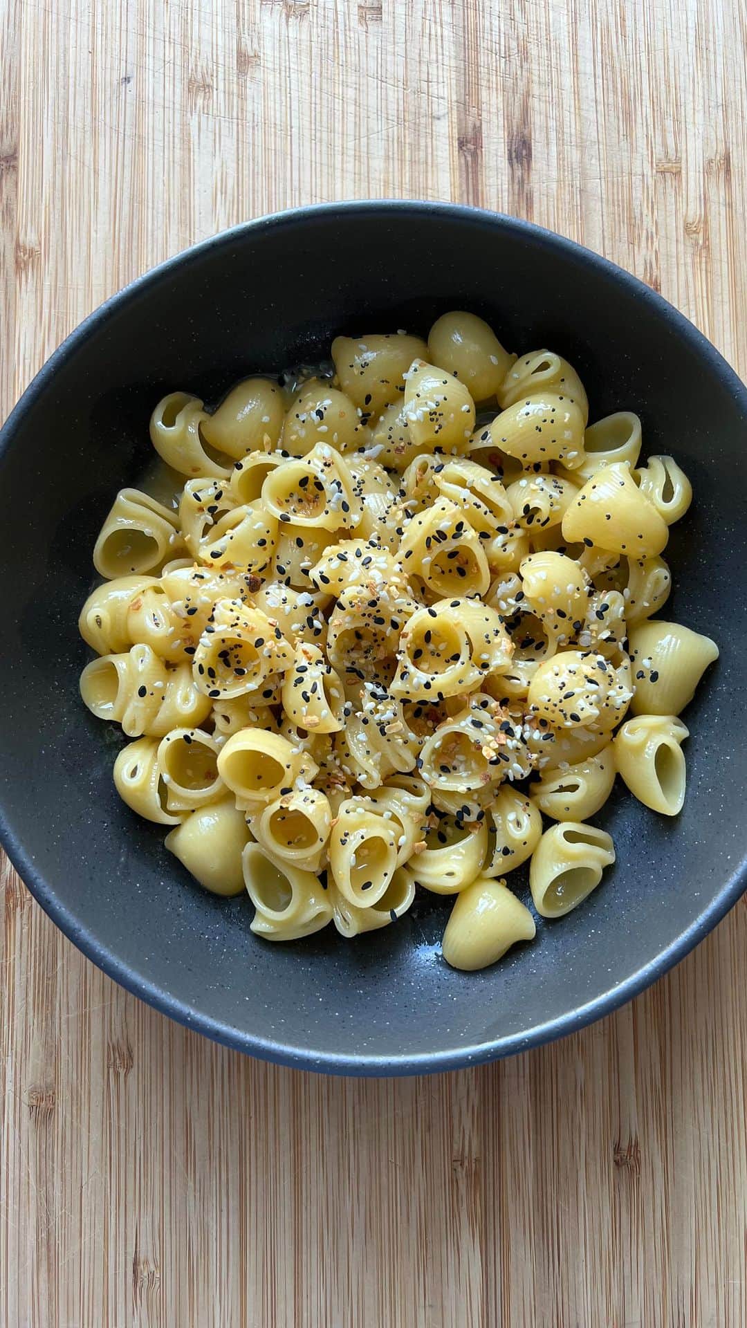 Food52のインスタグラム：「@oliviamackmccool started making this breakfast pasta out of sheer necessity. It was the only dish appealing to her at the time of her pregnancy. It filled her up, it came together quickly, and she always had the ingredients on hand (only four are needed). Now it’s a staple for any time of the day (lunch! dinner! snack!)—details via the link in bio. #f52community」