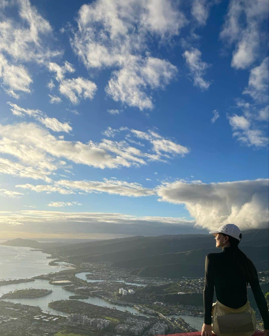 西山真以さんのインスタグラム写真 - (西山真以Instagram)「明けましておめでとうございます🌺  本年もよろしくお願いいたします🐇🤍  #happynewyear  #2023」1月2日 16時45分 - mai0830