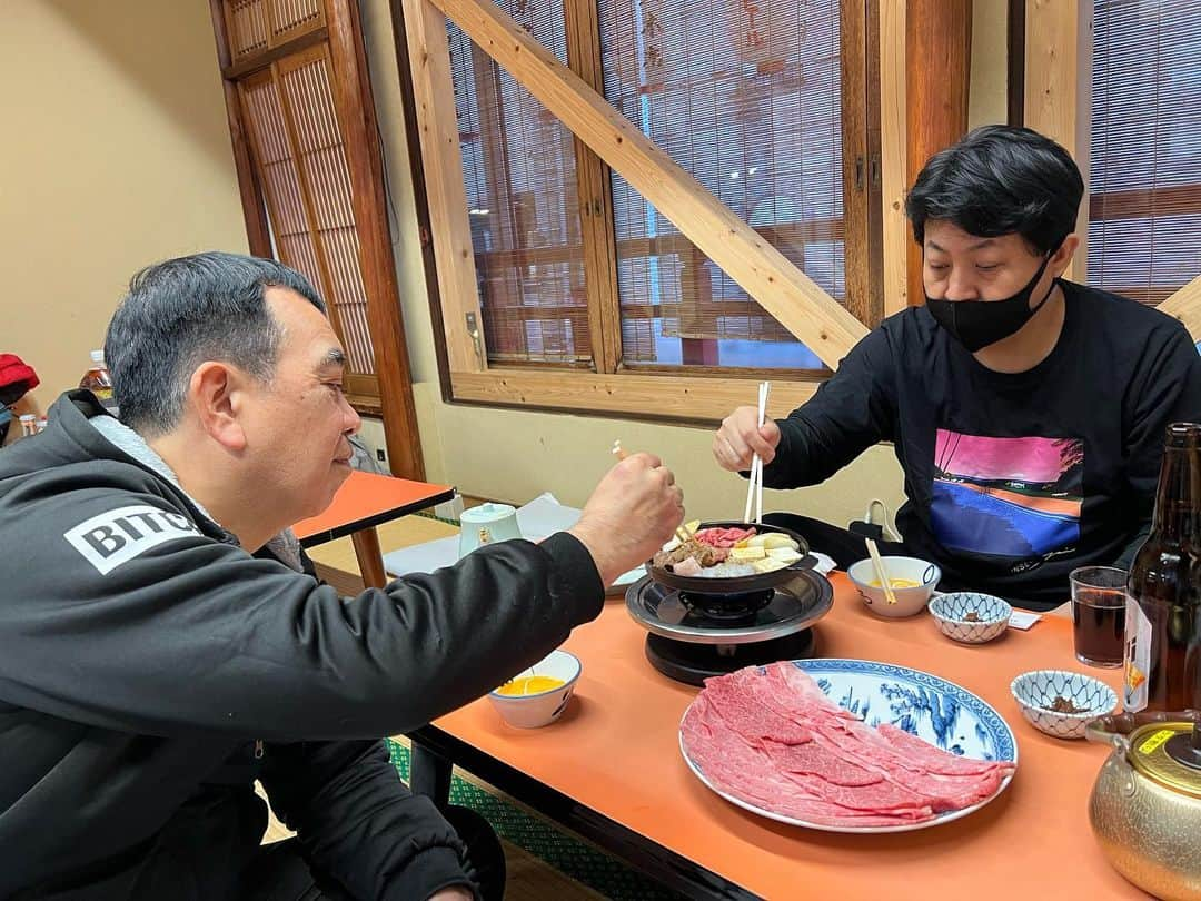 西尾季隆のインスタグラム：「肉を取り合うBOOMERさん  #東会」