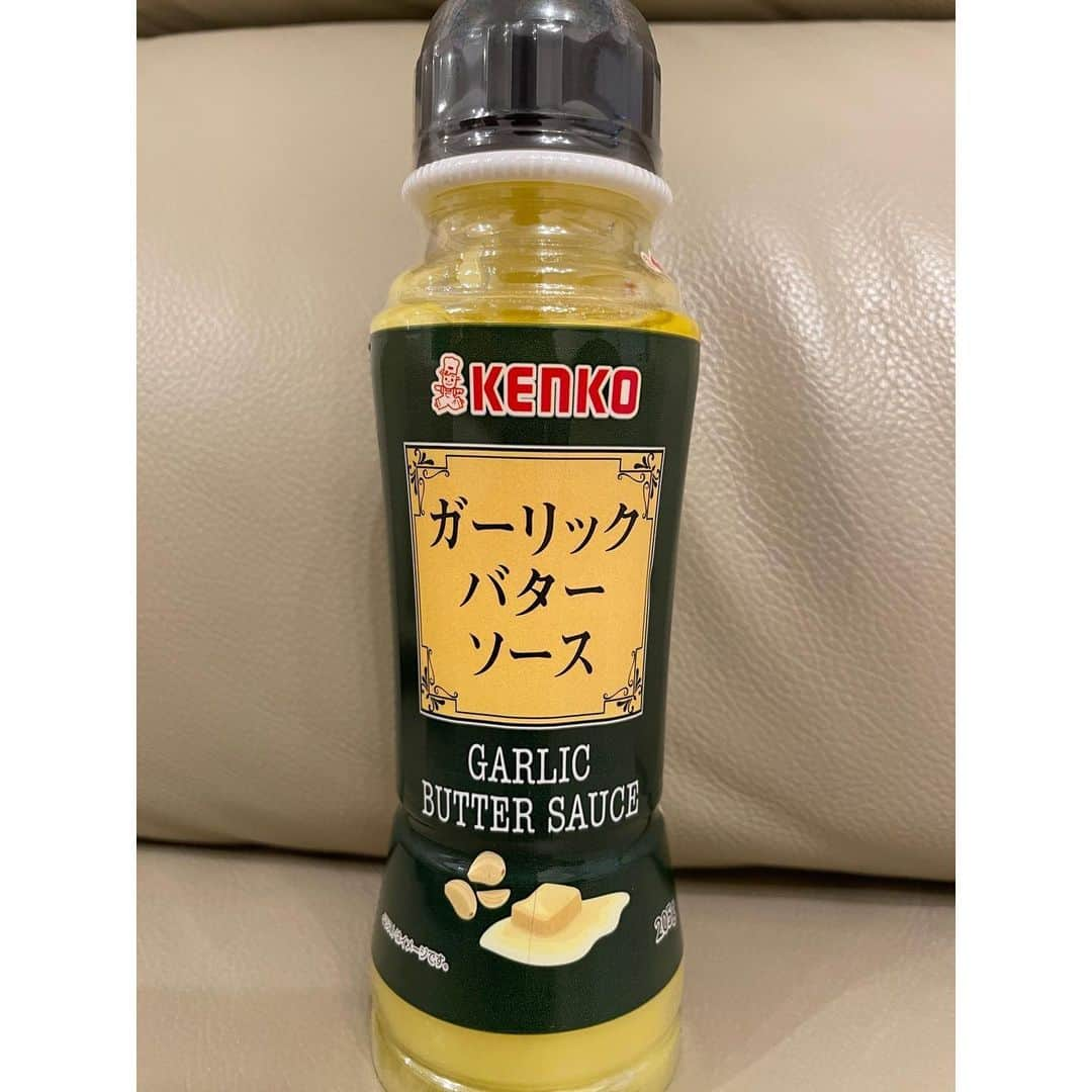 赤平大のインスタグラム：「近所のスーパーに入荷！ビシャがけするほど美味しくなる！これを知ってる人は、千鳥さんか佐藤健さんを好きなはず。素敵なお年玉だ。 #ケンコーマヨネーズ #ガーリックマヨネーズ #千鳥 さん #佐藤健 さん #絶賛の #ビシャがけ #トースト」