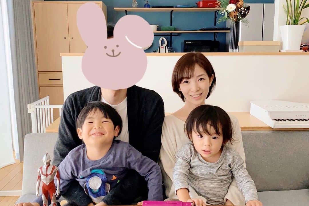 永峰絵里加のインスタグラム：「2023 is looking good🐰💝 Wish you all a happy new year⛩🎍 ・ 明けましておめでとう御座います 皆さまにとって健やかで幸多き年となりますように。 本年も宜しくお願い致します🫶🏻・  #happynewyear #2023 #myfamily #ozoni #里芋掘ったらミッキーがでた #今年はディズニー行きたい」