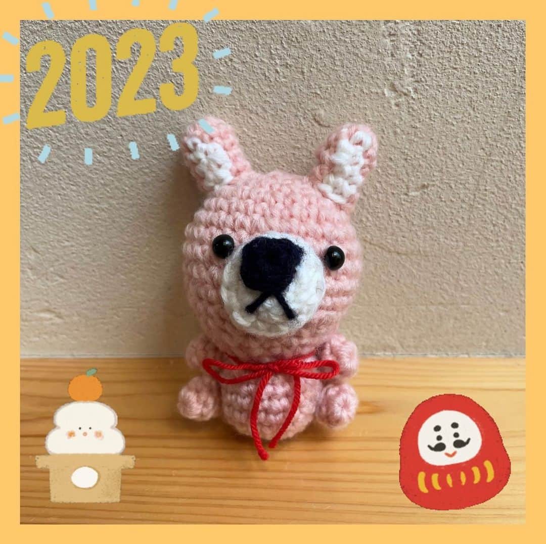 北清杏奈のインスタグラム：「明けましておめでとうございます🎉 毎年恒例の干支の編みぐるみを何とか完成させました😊 昨年は多くの方に支えて頂き、産後ながら司会に呼んで頂いたり、テレビのナレーションやラジオのレポートなど、様々なお仕事をさせて頂き、本当にありがとうございました。 今年もプロに任せてよかった！と思って頂けるよう精進していきます。 本年もよろしくお願いいたします。 北清杏奈」