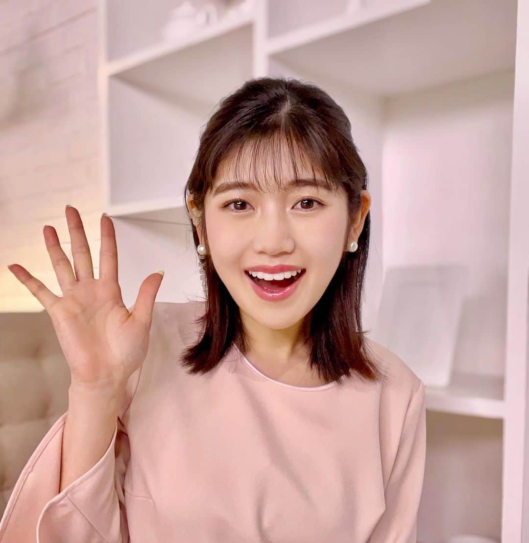 高橋幸のインスタグラム：「あけましておめでとうございます🌸 昨年はありがとうございました！  大晦日、元日とニュースを担当させて頂き、私はきょうから、ゆったりお正月モードに入ります☺️   今年も皆さんにとってすてきな1年になりますように！ #2023  #アナウンサー衣装 #tbsnews」