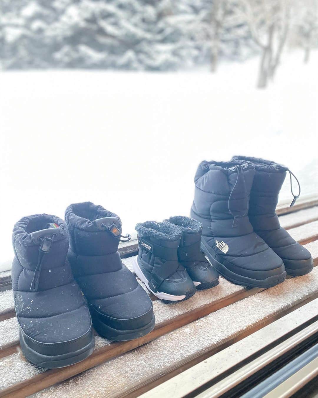 Mai Wakimizuのインスタグラム：「雪国への旅は荷物がやばい。笑  #青森」
