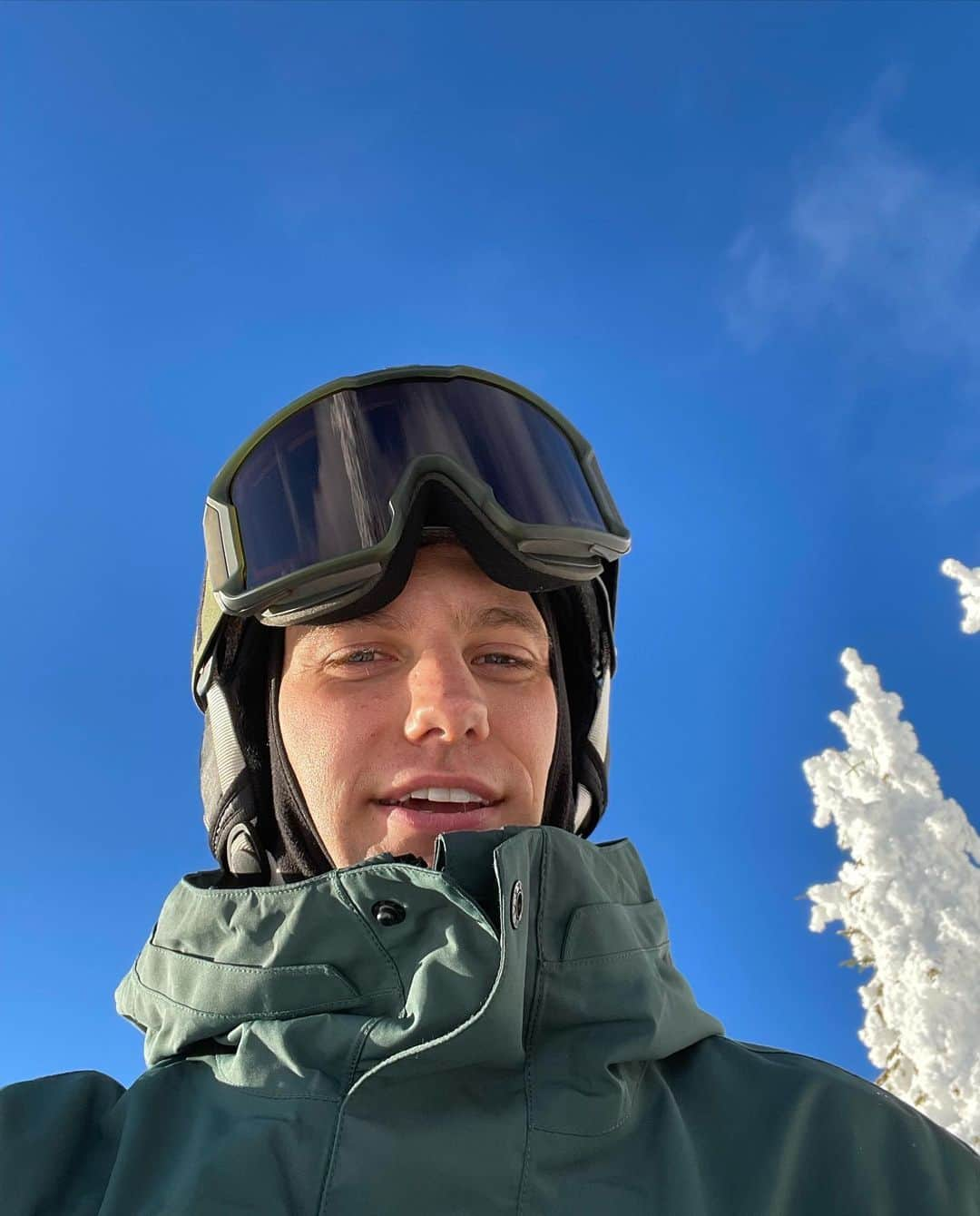 マデリーン・エドワーズさんのインスタグラム写真 - (マデリーン・エドワーズInstagram)「Kicked off 2023 by wearing down the ol’ break pads ⛷️」1月2日 9時38分 - maddie_edwards