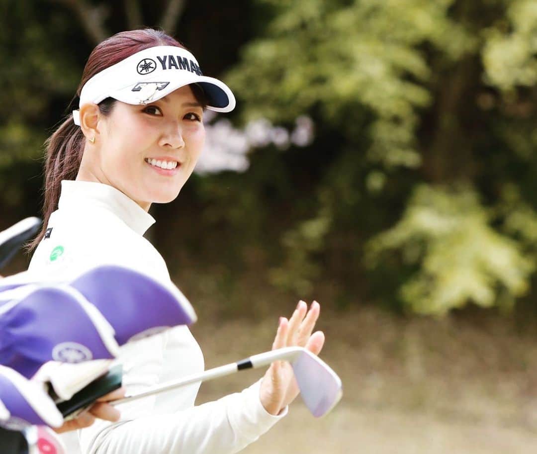 福田真未のインスタグラム：「あけまして おめでとうございます🐰🎍✨  今年もどうぞ宜しくお願いします。  皆さまにとって幸多き 一年になりますように☺️🌟  私もゴルフとしっかり向き合って 楽しい年にします😌✨  #去年は投稿7回しかしてないので 今年は増やします😎 #2023年🐰 #楽しみましょう🌟」