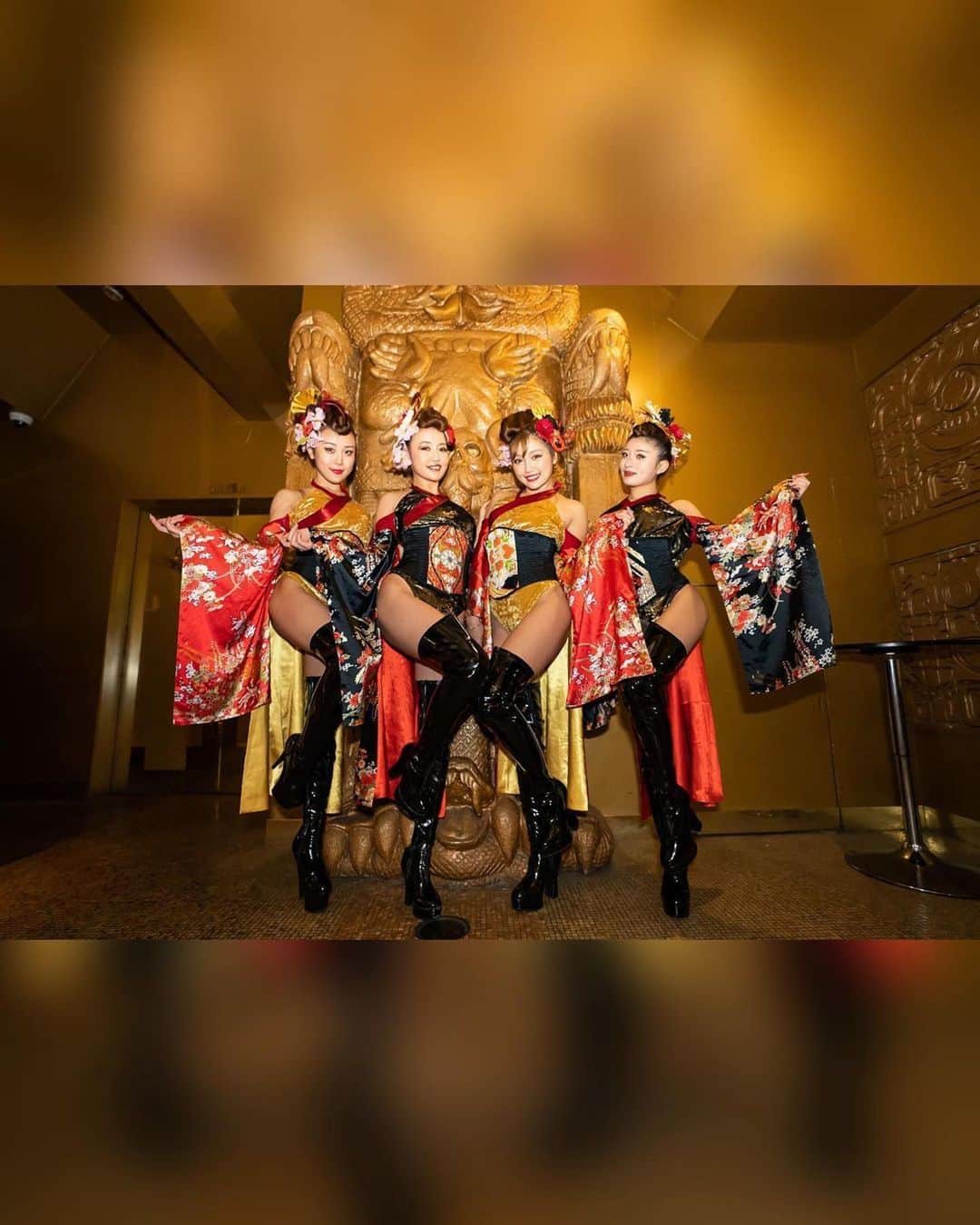 CYBERJAPAN Staffのインスタグラム：「#happynewyear @cjd_haruka Happy New Year 2023 ⛩✨✨ 新年 明けまして おめでとうございます🐇🎍 . COUNTDOWN PARTY in Sappro @kingxmhu  CLUB都市伝説!満員御礼!ありがとうございました🌸♥️ . ダイシさん( @daishidance666 )と シスターズさんとご一緒させて頂き豪華すぎる 踊り納め & 踊り始め になりました😭💃🏻🔥 . 現地のファン、地方遠征組のファン、遊びに来てくれた皆さん、ダイシさんのYouTubeで配信を見てくれていたみんな、キングムーの皆様と最高の年越しだったよ🫶🏻🛫 本当にありがとう♡♡ . 2023年はきっと勝負の年になります！ 今年も1年、何卒よろしくお願い致します🌷🤍 . #cyberjapan #cjd #bazooka  #サイバージャパン #サイバージャパンダンサーズ #2023」
