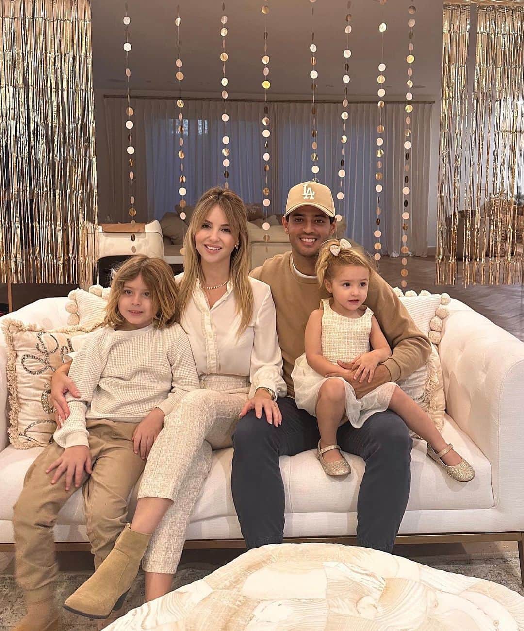 カルロス・ベラのインスタグラム：「Happy new year ✨✨🥂」