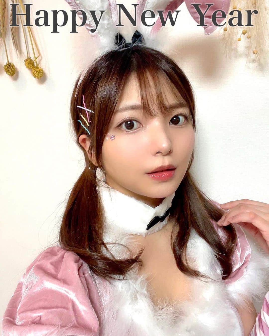 西谷麻糸呂のインスタグラム：「新年いかがお過ごしですか？🐰  私はこれから参拝に行ってきます⛩」