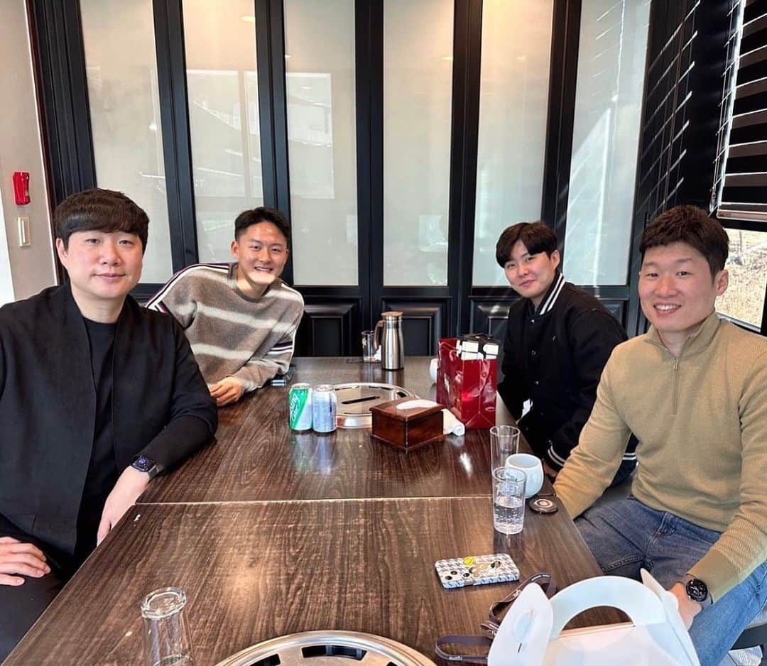 イ・スンウのインスタグラム：「좋은 분들과 함께하는 새해 첫 출발!😄」