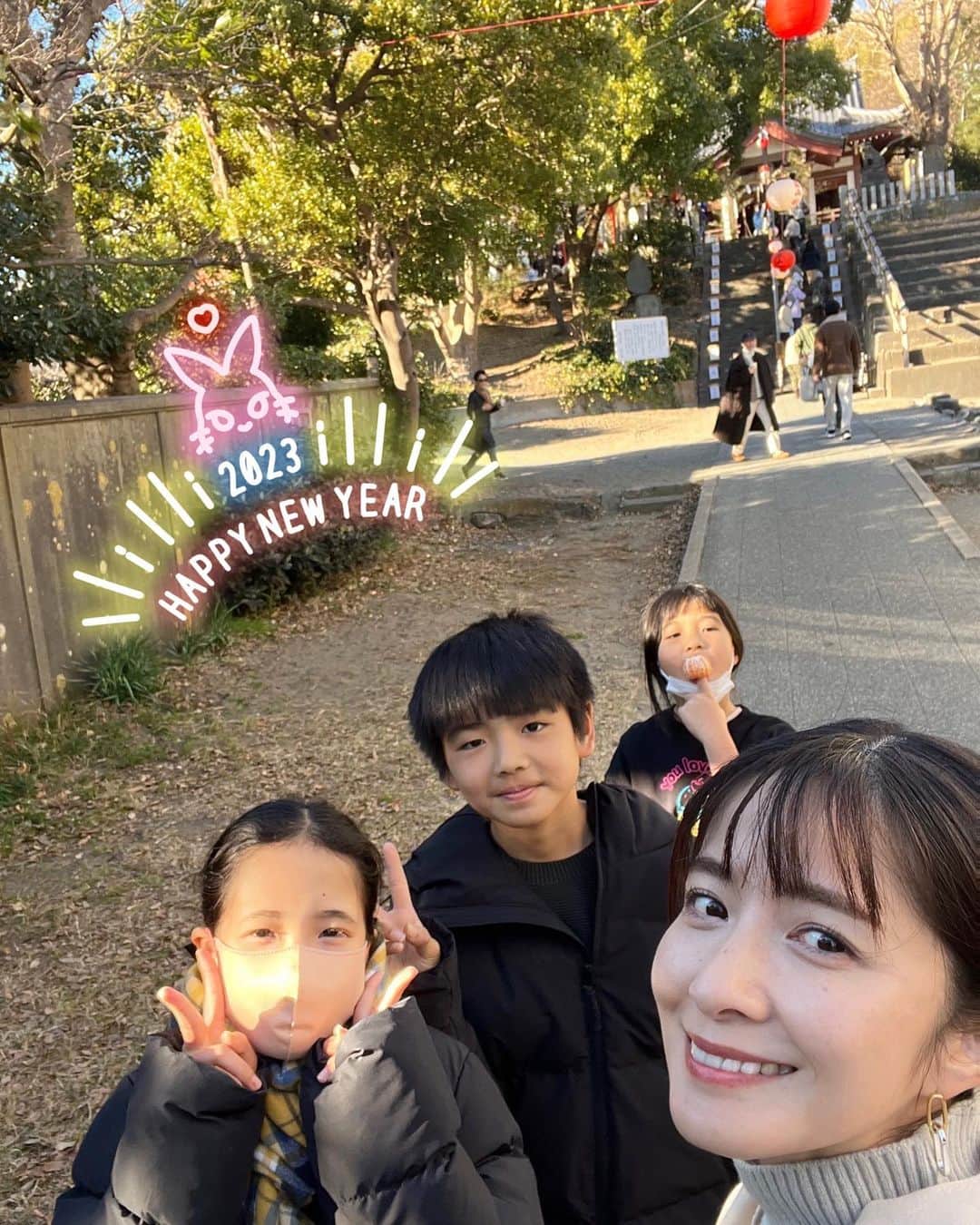 松木里菜さんのインスタグラム写真 - (松木里菜Instagram)「.｡･*. 新年明けましておめでとうございます✨  2023年が皆様にとっても幸せな一年になりますように🧡  本年もどうぞ宜しくお願い致します😌  #2023 #お正月 #🐰 #お雑煮 #筑前煮 #おせち #イルリフージョ #日本酒 #福光屋  私大晦日からずーっと食べて飲んでる🥰🍶🐷幸💗」1月2日 12時13分 - rinamatsuki613