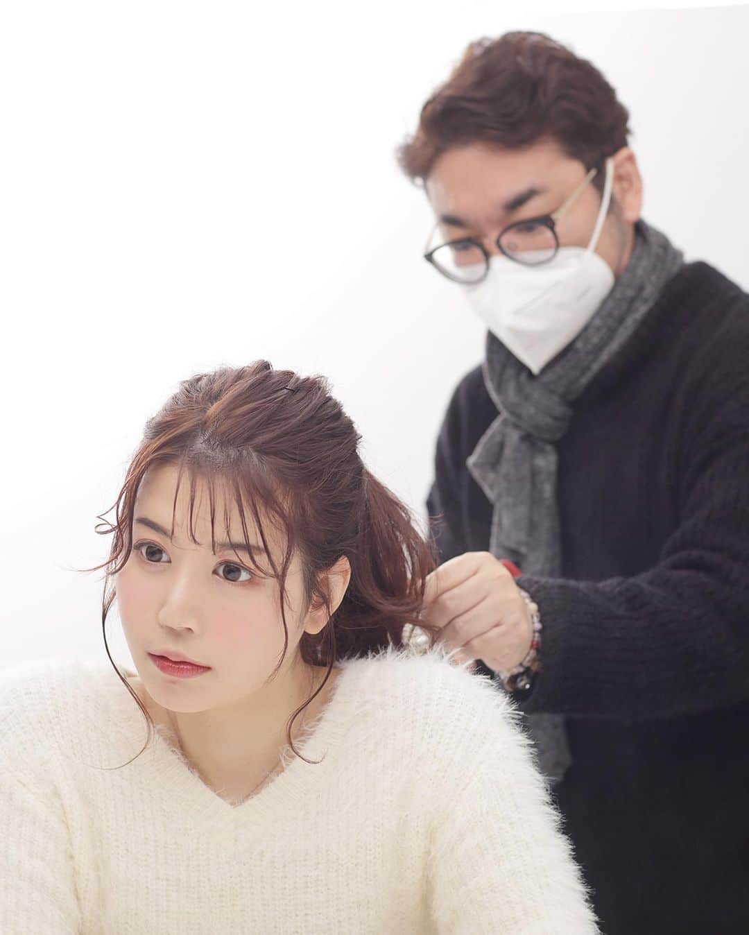 シト山口のインスタグラム：「デジタル写真集の新春第一弾は、めいぷるさんこと永原芽依さん❤️ 全体的にふわっと優しく柔らかい感じで 肌露出は最小限でお送り致しますヾ(＠°▽°＠)ﾉ💕✨  先ずは撮影メイキングからご紹介！  model @meinghr1008  hair&make @hasegawashinya  photo @sito_yamaguchi」