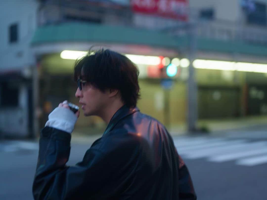 渡部秀のインスタグラム：「皆様新年明けましておめでとうございます。 平素はご愛顧を賜わり、厚く御礼申し上げます。 旧年中は、多大なるご尽力をいただき、誠にありがとうございます。 2023年も、より一層のご支援、お引立てを賜りますようお願い申し上げます。 本年も宜しくお願い申し上げます。  渡部秀  Photo by @yamadayusuke_0729」