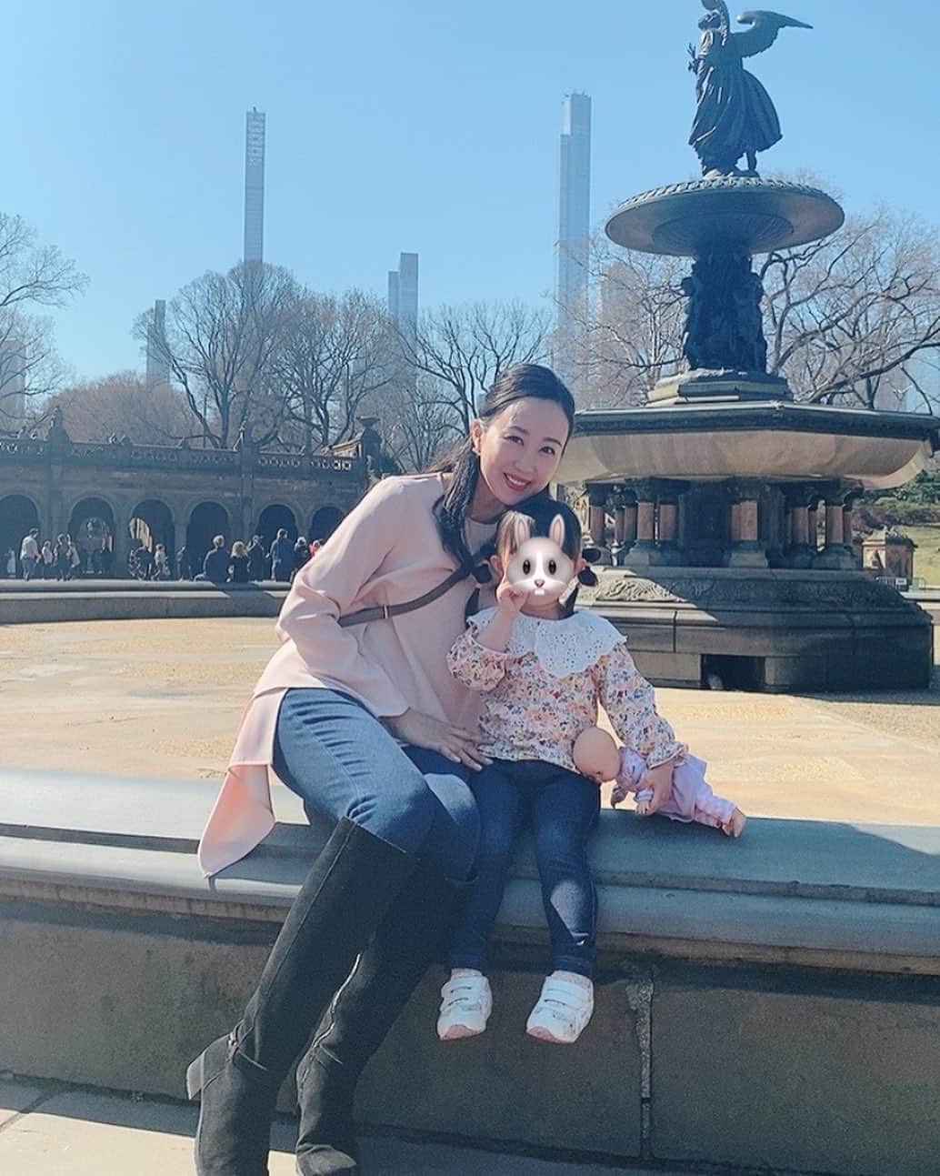 酒向杏奈のインスタグラム：「. . あけましておめでとうございます🐰 アメリカ生活も残り5ヶ月。 今年も私にとって変化の年になりそうです。 . 今しか見れないもの。 今しか感じられないもの。 今しか体験できないもの。 を大切に… . 生かされていることに感謝して、今年も邁進してまいります。 . 2023年も皆様にとって"生きていて良かった〜✨"と思える瞬間が沢山味わえる年になりますように💓 . そして、世界のすべての国で平和で安全な年になることを心から祈っています🕊 . 本年もよろしくお願いします。 . . Happy New Year🐰 Only 5 months left in my life in Boston. This year will be another year of change for me. I hope that 2023 will be a year in which you will be able to experience moments that make you glad to be alive💫 And I wish you a peaceful and secure year in every country of the world 🕊 . . #happynewyear  #2023 #boston」