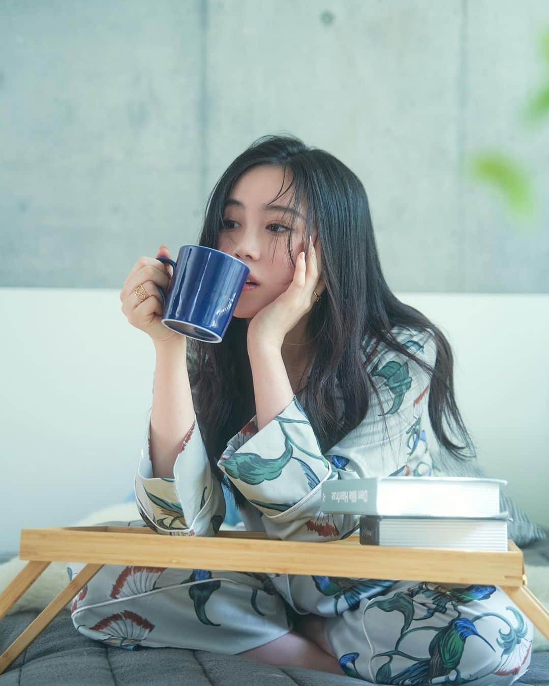 鷲尾伶菜のインスタグラム：「🐰」