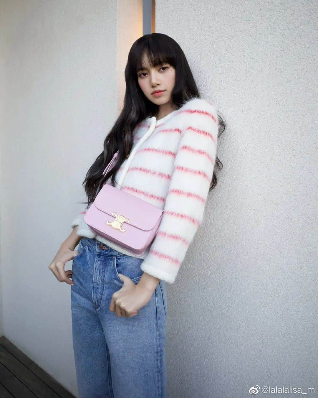 リサのインスタグラム：「LISA Weibo update 💖 . . . #LISA #LALISA #리사 #블랙핑크 #BLACKPINK #LALISAMANOBAN #LALISAMANOBAL #blackpinklisa #lisablackpink」