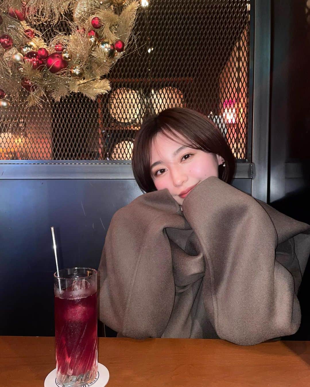 MIORIのインスタグラム：「・ 2023年もよろしくお願いします🤝  ストーリーに載せていっぱい褒めてもらった写真🤳  みんなはどんなお正月を過ごしてますか？🤍 コメントゆっくり返していきます！」