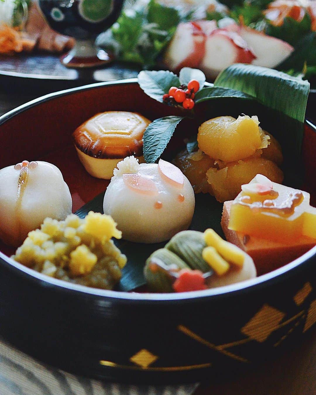 Natsuko Motoiさんのインスタグラム写真 - (Natsuko MotoiInstagram)「おせち 2023 今年もよろしくお願いします。  #おせち料理 #おせち #おばあちゃんの残したレシピ  #お正月  #japanesefood #和食 #うつわ」1月2日 15時47分 - natsu_motoi