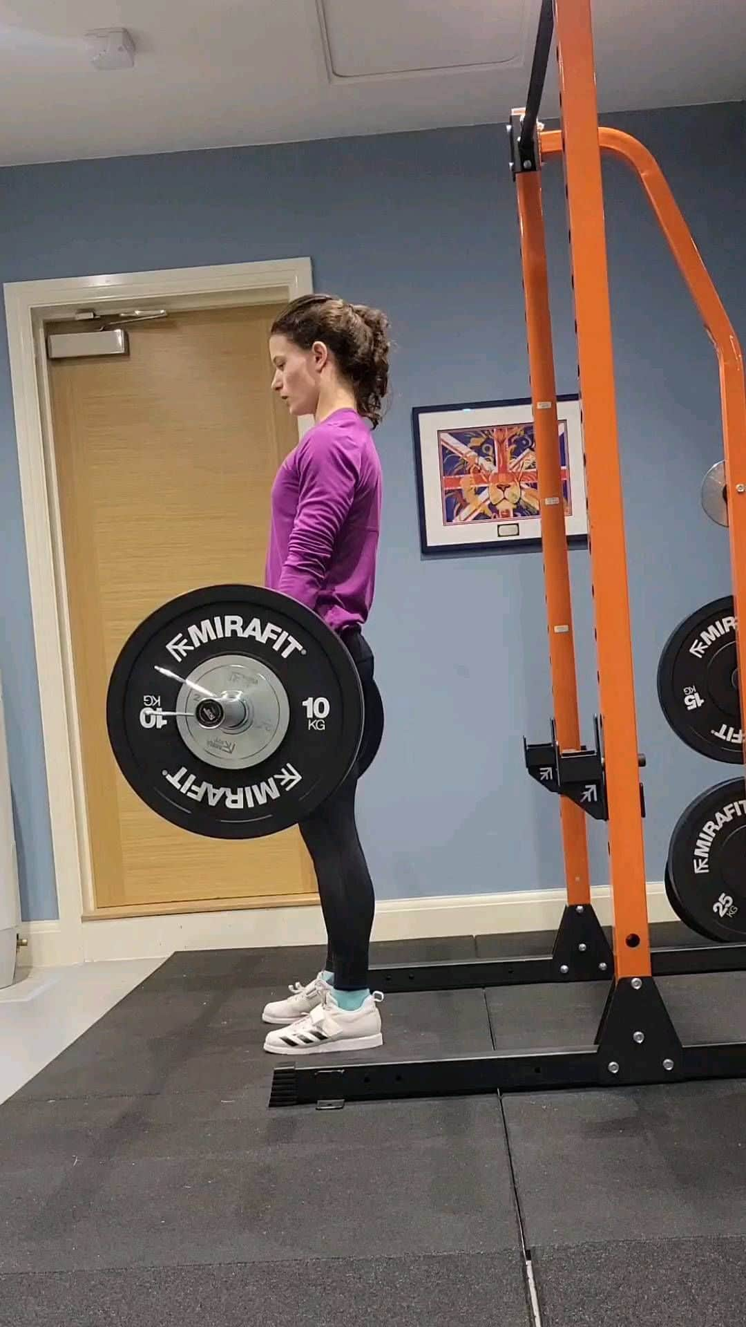 ゾーイ・クラークのインスタグラム：「Starting the year like I mean to continue. Clean jerk pb 2x85kg followed by 1x88kg.  #gym #weights #strengthandconditioning #strength #power #girlswholift #cleanjerk #pb」