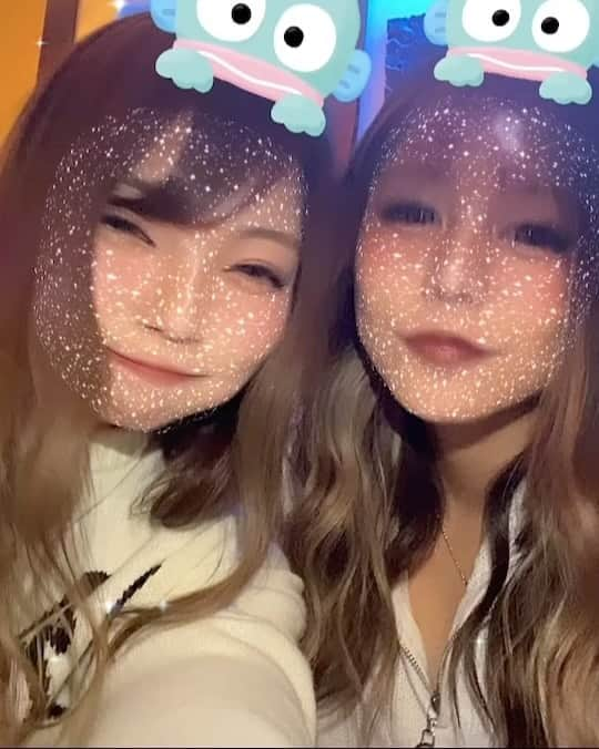 りこぴのインスタグラム：「あけおめ🎍 今年の年越しは名古屋🐣 酒ヤクザの本部行ってきたwwwwwwww  #年越し #正月 #お正月 #女の子 #フェイスフレーミング #巻き髪 #ハンギョドン #名古屋 #カウントダウン #お泊まり #前髪女子 #ぴよりん #🐣 #酒ヤクザ #本部 #なう #仙台 #から #遠征」