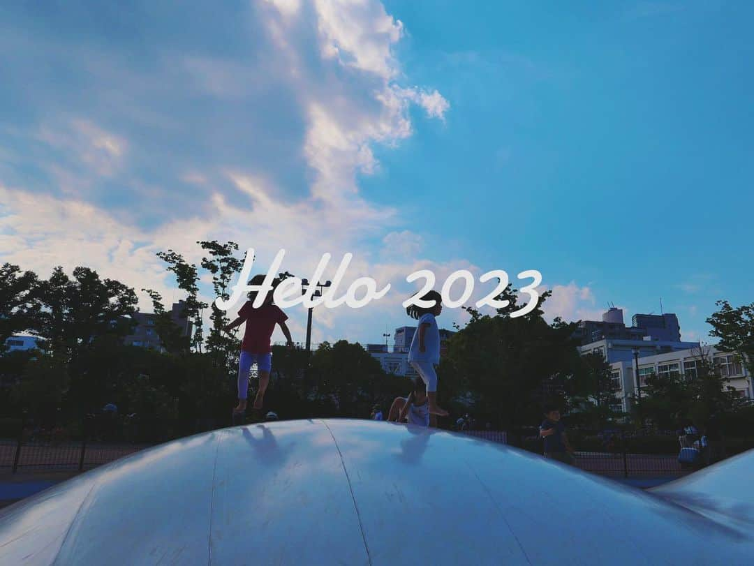 森谷賢太郎のインスタグラム：「2023🐰 あけましておめでとうございます。  2023年が皆様にとって素敵な年になりますように！  今年もよろしくお願いします！  #2023  #卯年 #🐰」