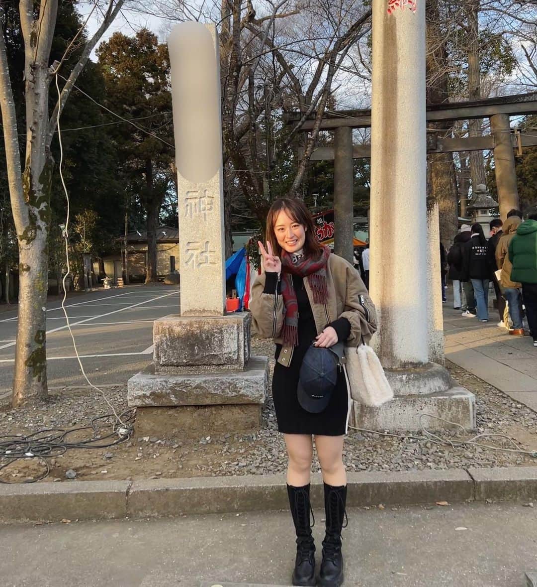 のインスタグラム：「. 新年明けましておめでとうございます！ 旧年中は大変お世話になりました。 たくさんの方から助けてもらった1年でした。本当に感謝でいっぱいです。  2023年もよろしくお願い致します！  初詣に行ってきました⛩ おみくじは中吉でした✨  #藤田菜七子 #nanakofujita」