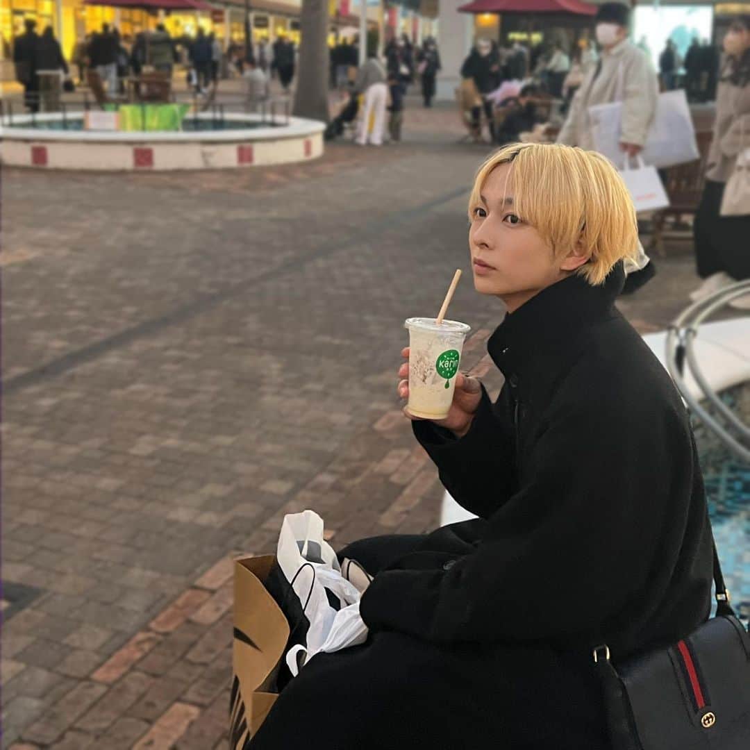 火ノ宮夕さんのインスタグラム写真 - (火ノ宮夕Instagram)「あけましておめでとうございます🌅 地元のアウトレット行ってきました。 とても寒かったです。 田舎は駐車場が広くてすごーい！ってなりました」1月2日 18時02分 - 7min_yu