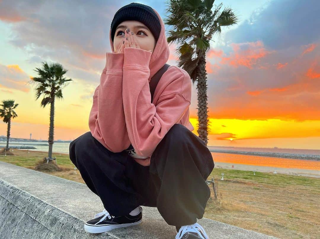 富久美玲のインスタグラム：「_ . 新年明けましておめでとうございます🌅 2023年は"進化"の年にしたいと思います！ . 今年も私mireiを宜しくお願い致します🙇🏻‍♂️ . #2023#あけましておめでとうございます」