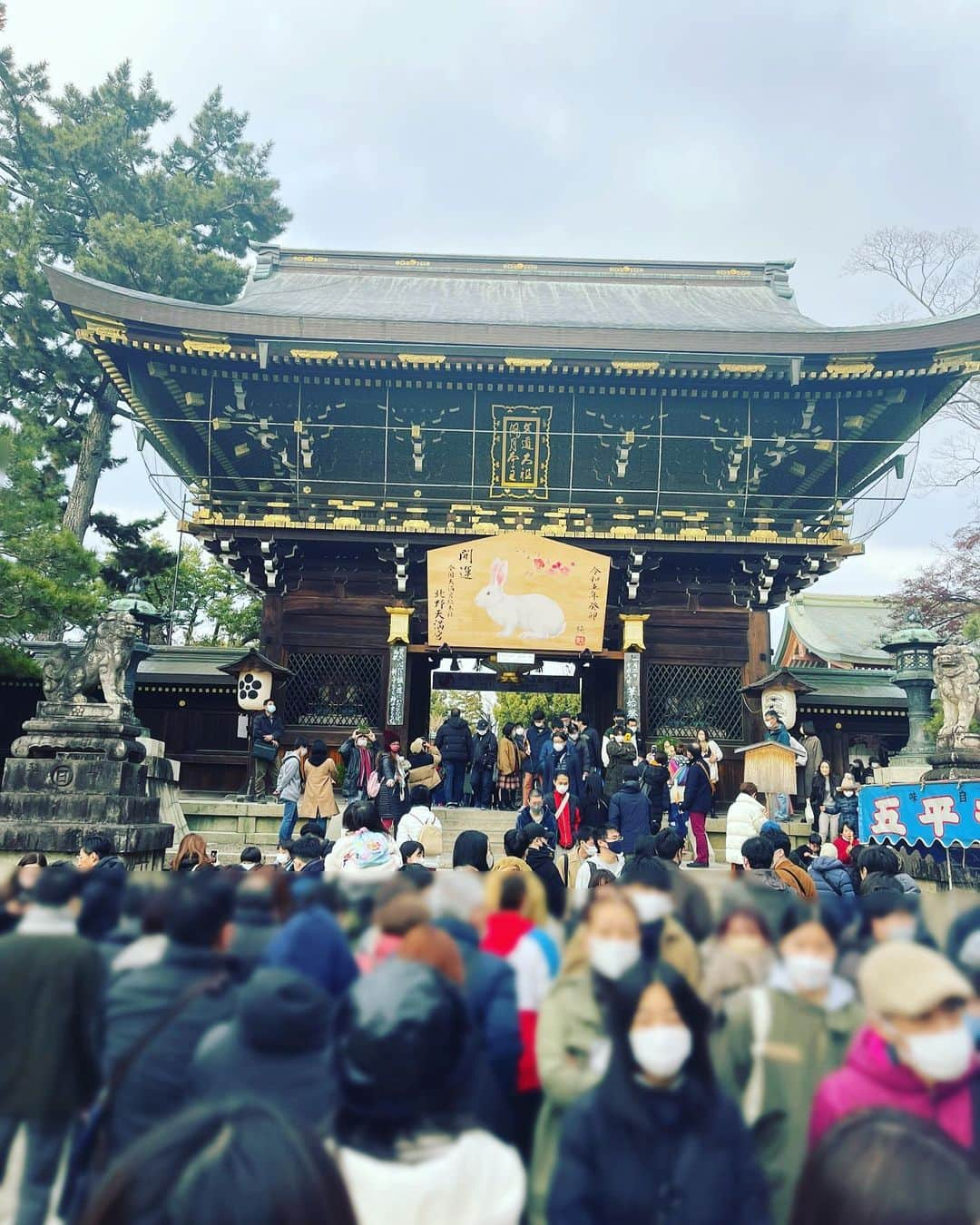 山内晶大さんのインスタグラム写真 - (山内晶大Instagram)「. . . Happy new year 🐇 . . 今年は北野天満宮へ⛩ おみくじは小吉🙄 . . 今年もよろしくお願い致します！ . . . #2023 #happynewyear  #北野天満宮 #卯年」1月2日 18時37分 - akihiroooo1130