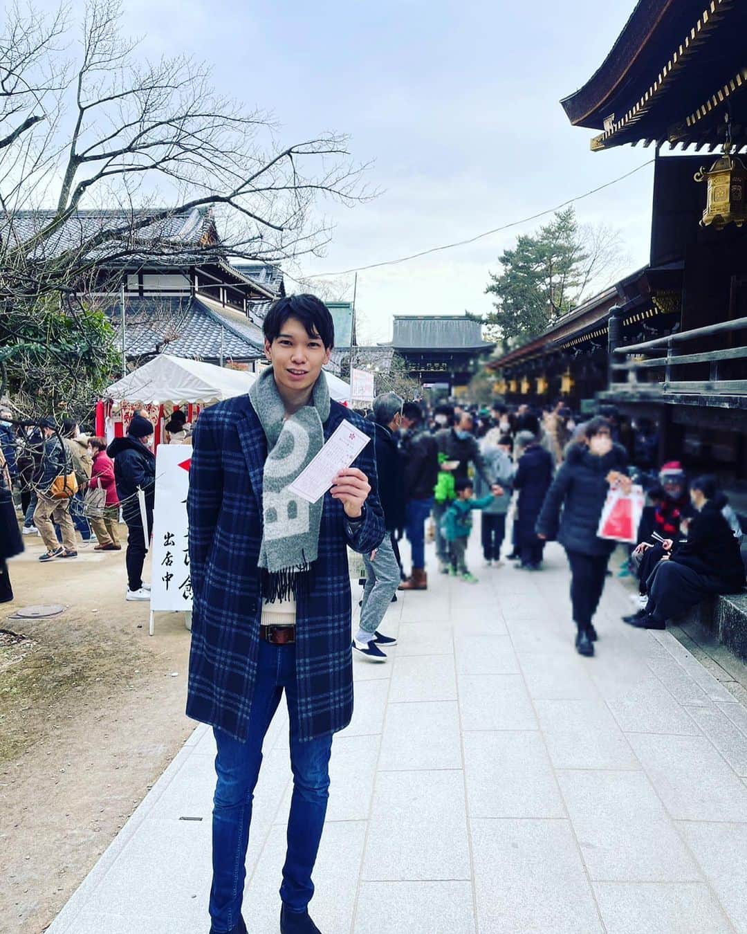 山内晶大のインスタグラム：「. . . Happy new year 🐇 . . 今年は北野天満宮へ⛩ おみくじは小吉🙄 . . 今年もよろしくお願い致します！ . . . #2023 #happynewyear  #北野天満宮 #卯年」
