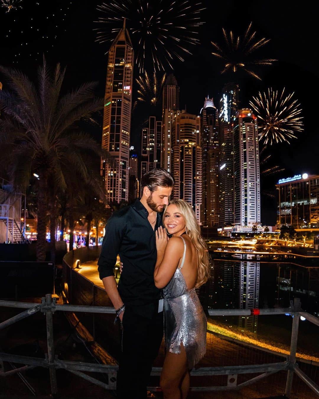 ウェスレイ・ホードのインスタグラム：「Happy New Year 🎇📷✌🏼」