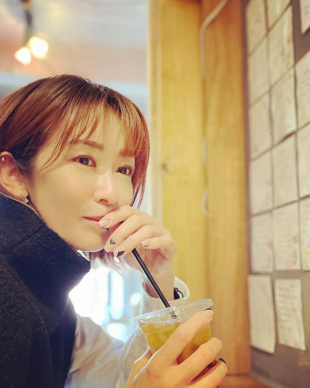 大河内奈々子のインスタグラム：「・ ・ お正月の料理に飽きるとか飽きないとか 言う暇なく　ハンバーガー巡りへ突入。  今年の初バーガー🍔も 大変おいしかったです😋  昨年の秋くらいから　 息子とのハンバーガー巡りがスタート。 何件行ったかな🙄？  ハンバーガーも奥深い事を 少しずつ知ってきました。  今年も息子と楽しくハンバーガーを頂きます😊  #おすすめ募集中 #美味しいハンバーガー #教えてください #大河内奈々子 #nanakoohkouchi #ハンバーガー部 #息子とデート」