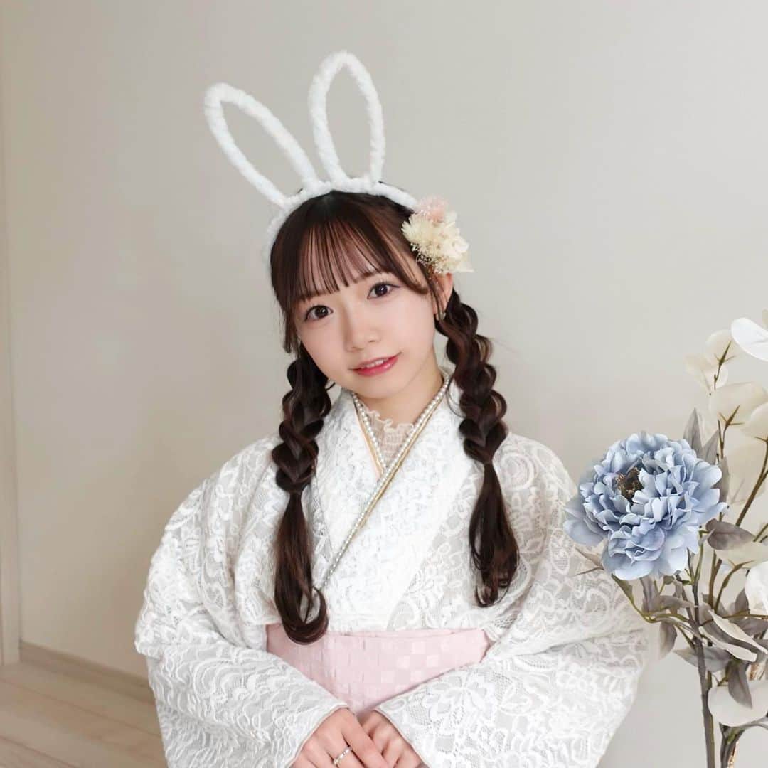 畑美紗起のインスタグラム：「あけましておめでとうございます🐇🤍  今年もどうぞよろしくお願いします☺️  きのう、投稿準備しながら寝ちゃってたよ😅🥹  #2023 #新年 #あけましておめでとうございます #着物 #畑美紗起 #コスプレ #cosplay #dailylook #me #japanesegirl #japanese #instagood #happynewyear」