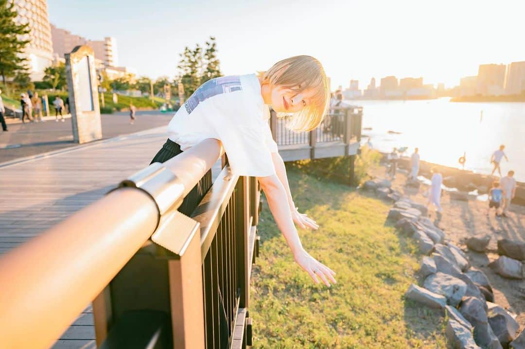 尾林美月さんのインスタグラム写真 - (尾林美月Instagram)「💐🌅🌊 　 　 あけましておめでとうございます🎍⛩ 今年もよろしくお願いします！ 　 今年は長かった学生生活がとうとう終わりを迎え、春から社会人になるので、環境の変化が多い1年になりそうです…！ そんな中でも、心穏やかに前向きな心持ちで過ごすことを、今年の目標にしたいと思います🙏🏻」1月2日 19時37分 - mizuki_obayashi