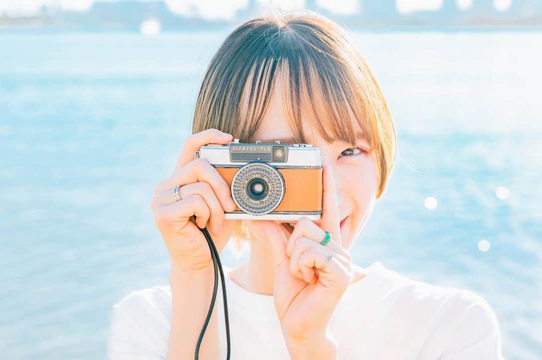 尾林美月さんのインスタグラム写真 - (尾林美月Instagram)「💐🌅🌊 　 　 あけましておめでとうございます🎍⛩ 今年もよろしくお願いします！ 　 今年は長かった学生生活がとうとう終わりを迎え、春から社会人になるので、環境の変化が多い1年になりそうです…！ そんな中でも、心穏やかに前向きな心持ちで過ごすことを、今年の目標にしたいと思います🙏🏻」1月2日 19時37分 - mizuki_obayashi