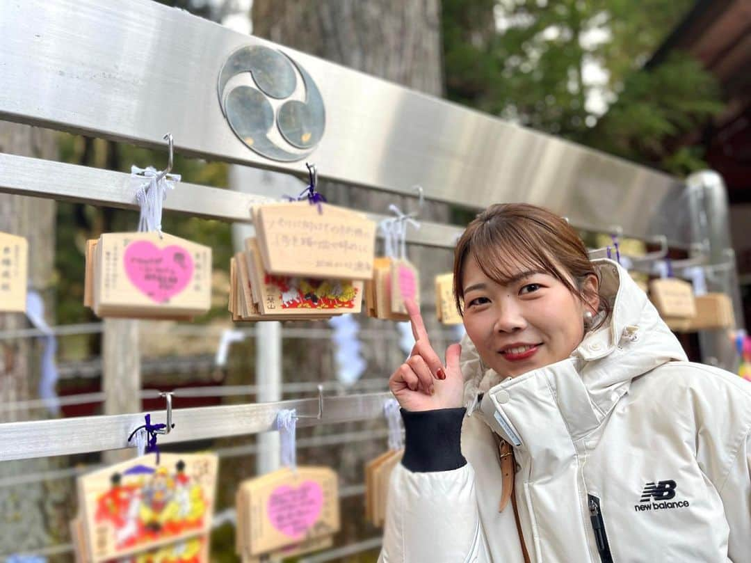 榎本遼香のインスタグラム：「- 明けましておめでとうございます🎍🐇  2023年こそ自分らしく。 よく寝て、よく食べて、たくさん練習💪🏻🔥  今年も宜しくお願いします🌿  #初詣 #日光二荒山神社 #栃木県スポーツ協会 #Liprond」