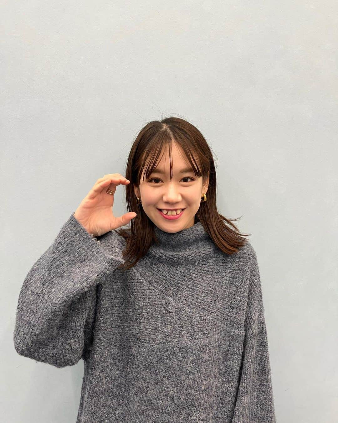 kitamayuuさんのインスタグラム写真 - (kitamayuuInstagram)「皆さまあけましておめでとうございます🎍 今年もどうぞよろしくお願い致します . . 新年のご挨拶と共に【ご報告】です。 私事ですが、1月14日を最終出勤とし Chicoを卒業すると共にパルを 退職する事になりました。 直接お伝えできなかった方がほとんどで このような形でのご報告になり 申し訳ございません。 . . 気づけば11年という時間が経っていました。 河原町から始まり、本当にたくさんの お客様との出逢いがありました。 . "まゆさーん"と会いにきてくださる方。 SNSを通して会いにきてくださる方。 他店舗に異動になっても会いに来て下さる方。 新卒の時から見守って下さる方。 . 接客させて頂いた全てのお客様。 皆さまのお洋服選びに携われた事 そしてお客様との何気ないお話、 皆様の存在が私にとっての活力になっていました。 感謝だけでは物足りないくらいです。 . Chicoスタッフの皆さん。 常に真剣に向き合って下さった上司の方々。 素直で明るくたっくさん支えてくれた後輩。 切磋琢磨し合えた心強い同期のみんな。 家族のようにたくさんの時間を共にし チームとして働く楽しさを知りました。 Chicoで経験した時間は私の人生においての 財産で誇らしい思い出です。 . そして、、 "少しでも多くの方にChicoを知ってもらいたい"  そういった想いで始めたSNS。 微力ではありましたが、少しでもきっかけに なっていれば嬉しいです🥺！ たくさんのお客様と繋がることができた このアカウントは消さずに気まぐれに 更新しようと思います。 . 最後に個人的なご報告になりますが、 現在ドイツへ単身赴任中の主人の元に 息子と帯同する事になりました🇩🇪✈️ このインスタも完全なるプライベートに なるかもですが興味ある方はぜひ見てください笑 . 残りの二週間弱、全力を尽くします🔥 最後まで読んで頂きありがとうございます🙇🏻‍♀️ . #ご報告」1月2日 20時10分 - kitamayuu