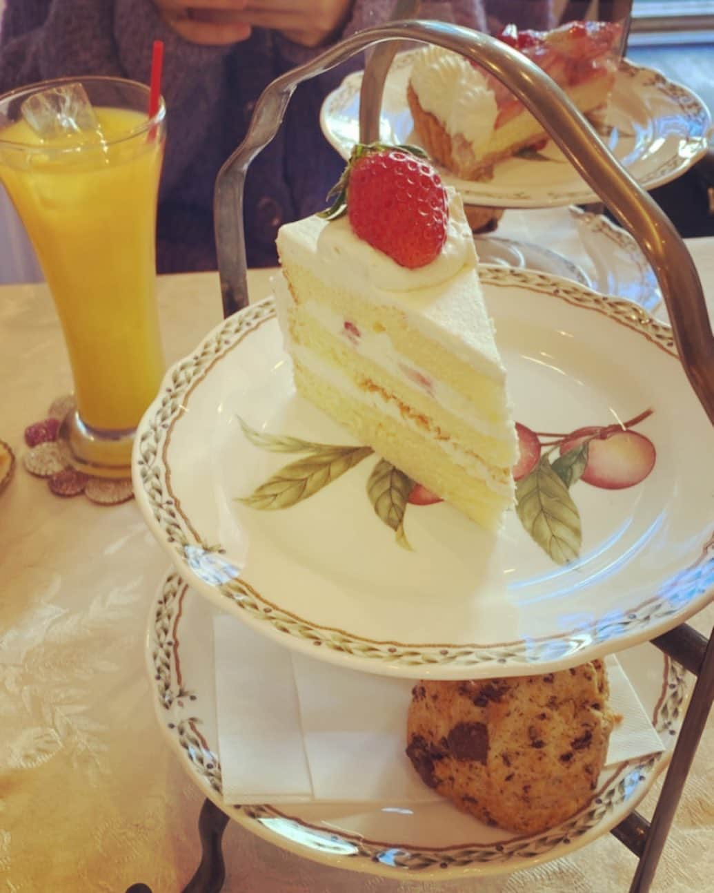 石田結耶のインスタグラム：「. 🍰🍴」