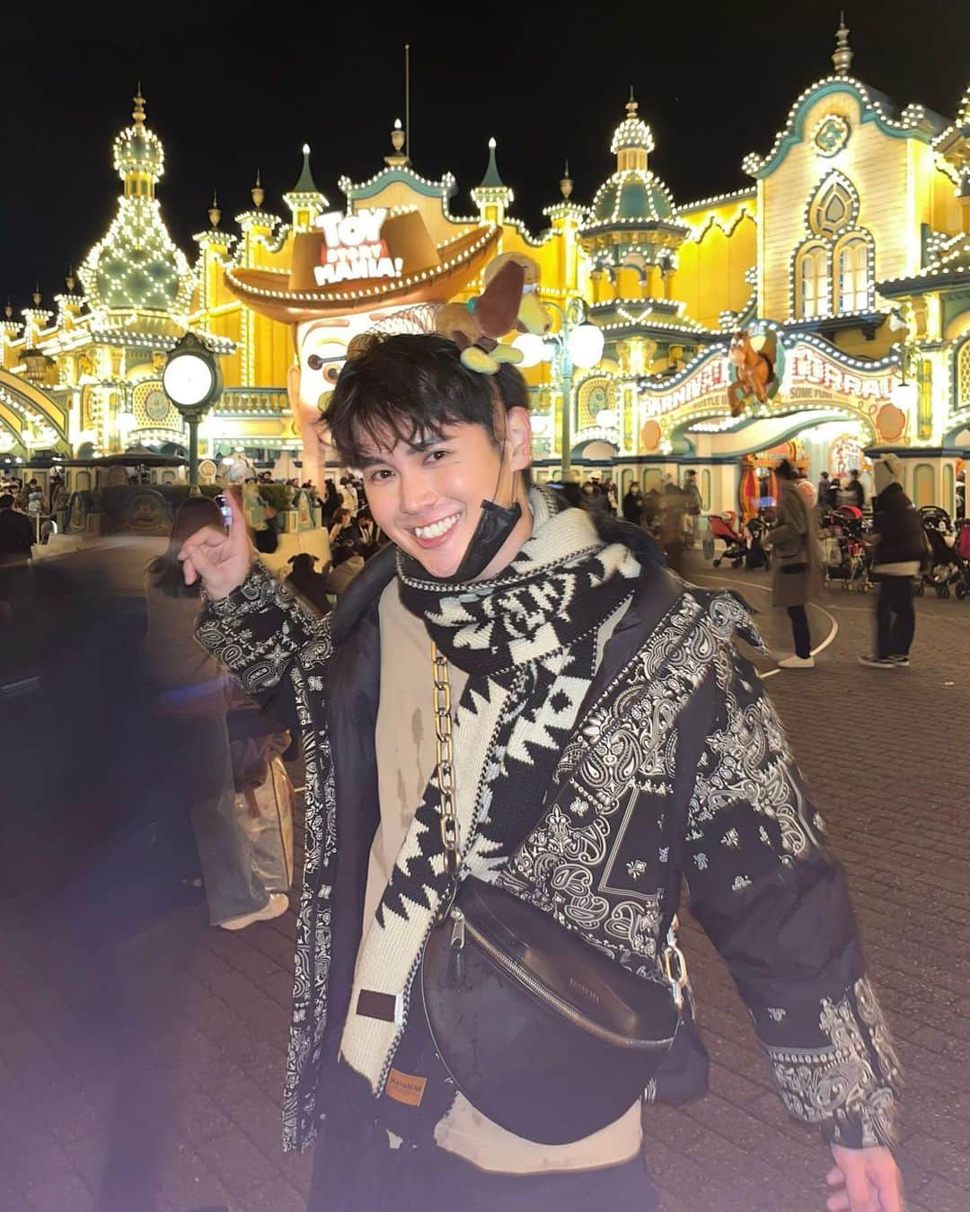 池添俊亮さんのインスタグラム写真 - (池添俊亮Instagram)「去年の冬ディズニーシー☃️ 年を越す前に載せようと思っていたのに気がついたら2023年。  引きこもりがちな僕を外へ連れ出してくれる人たちがいることに感謝です。  #TokyoDisneySea #DisneySea #ディズニーシー」1月2日 20時20分 - zoe_boy_0427