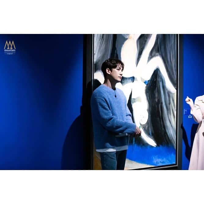 パク・ヘジンさんのインスタグラム写真 - (パク・ヘジンInstagram)「[PKW💌]  잠시 후 9시 #네이버쇼핑라이브  #박기웅의컬쳐라이브 👨🏻‍🎨  프랑스 현대미술의 거장✨ 뒤뷔페전을 소개합니다!  오늘도 쉽고 재밌게 현대미술을 소개해주실   #박기웅 작가님👨🏻‍🎨과 함께 현대미술의 세계로 떠나봐요🎶  🔗 Link in story 👆🏻  #박기웅 #컬쳐라이브 #마운틴무브먼트 #뒤뷔페전 #뒤뷔페그리고빌레글레」1月2日 20時23分 - mountain_movement