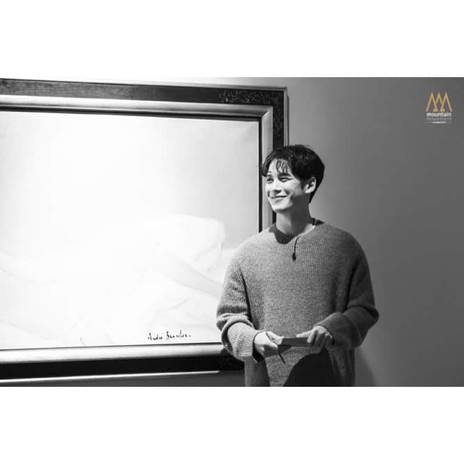 パク・ヘジンさんのインスタグラム写真 - (パク・ヘジンInstagram)「[PKW💌]  잠시 후 9시 #네이버쇼핑라이브  #박기웅의컬쳐라이브 👨🏻‍🎨  프랑스 현대미술의 거장✨ 뒤뷔페전을 소개합니다!  오늘도 쉽고 재밌게 현대미술을 소개해주실   #박기웅 작가님👨🏻‍🎨과 함께 현대미술의 세계로 떠나봐요🎶  🔗 Link in story 👆🏻  #박기웅 #컬쳐라이브 #마운틴무브먼트 #뒤뷔페전 #뒤뷔페그리고빌레글레」1月2日 20時23分 - mountain_movement
