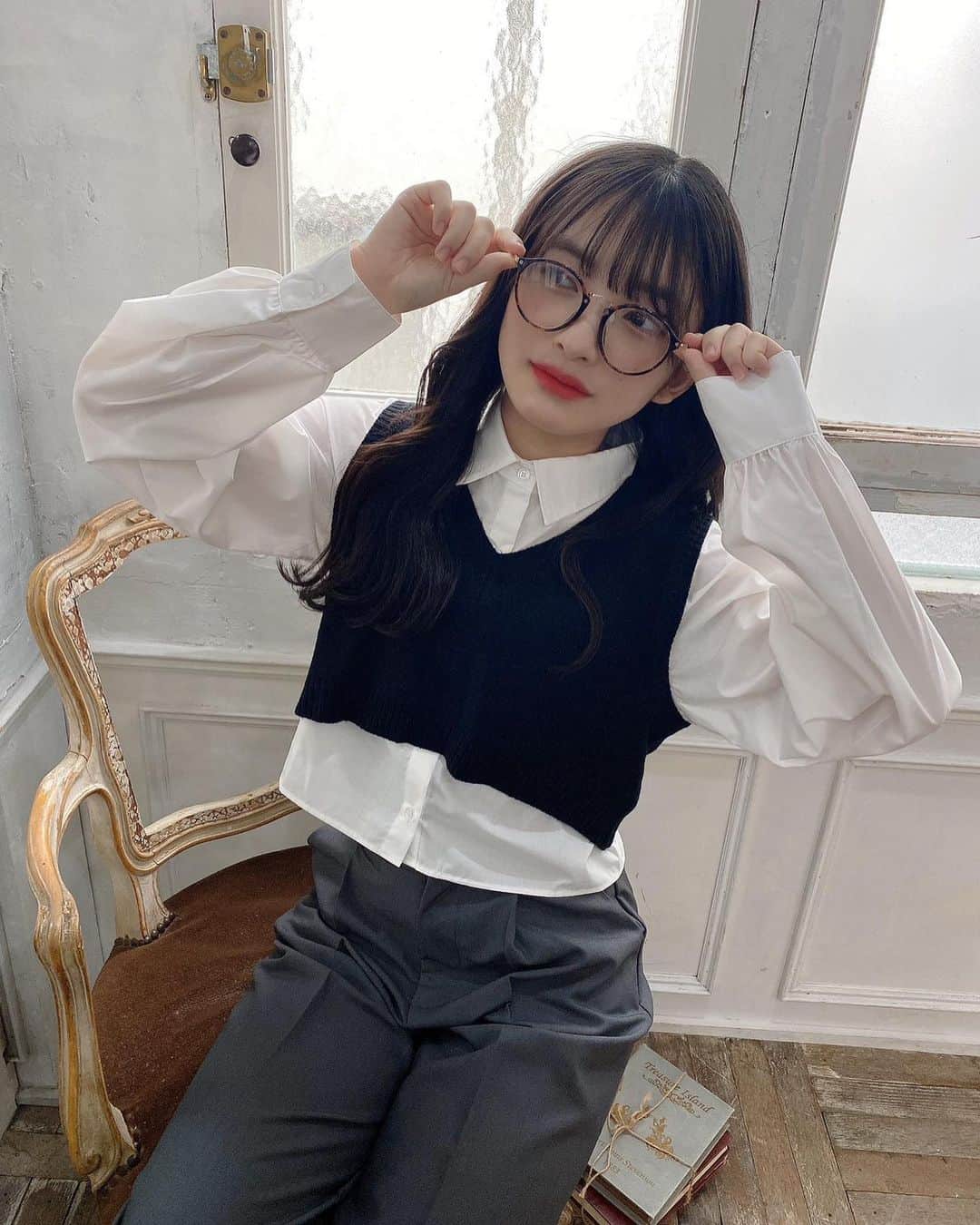 蛭田愛梨のインスタグラム：「👓👖💭  #SPINNS」