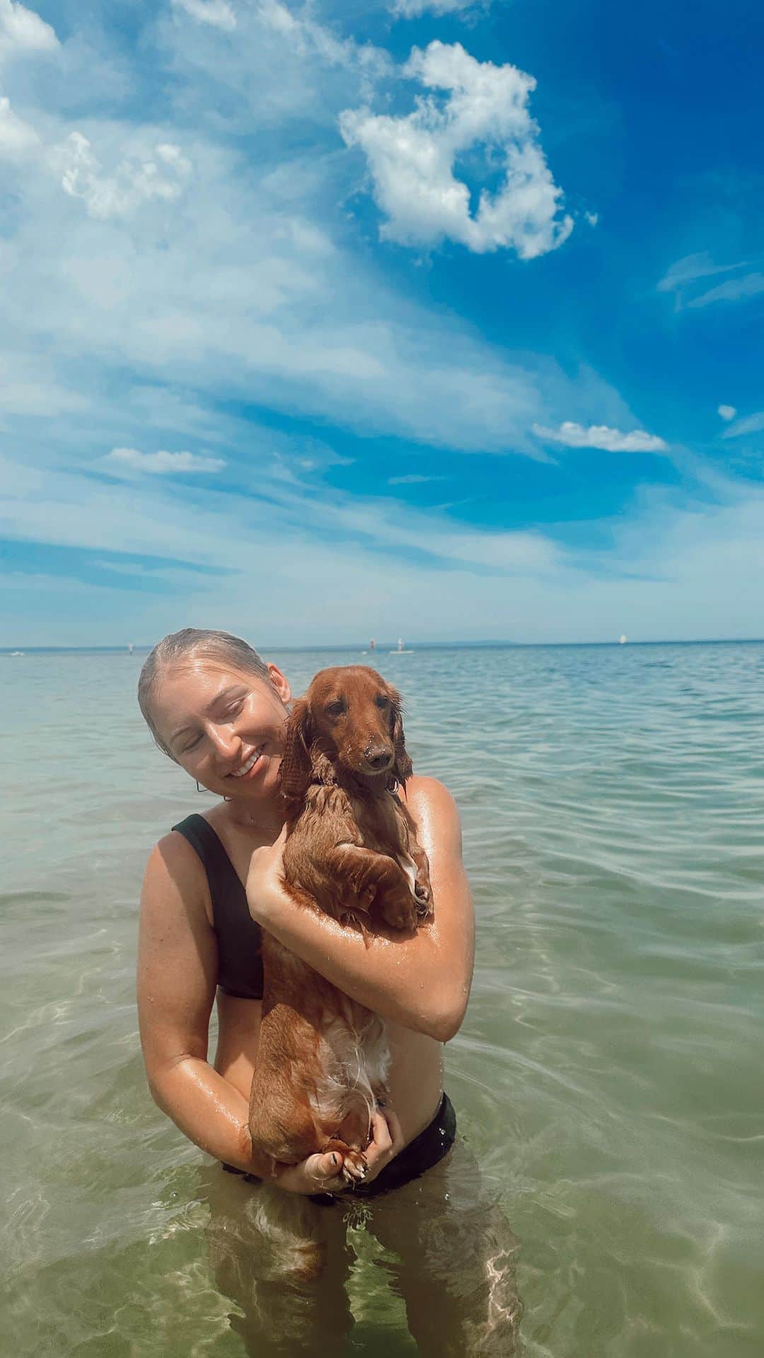 ダリア・ガブリロワのインスタグラム：「Beach boy 🥹 #dachshund」