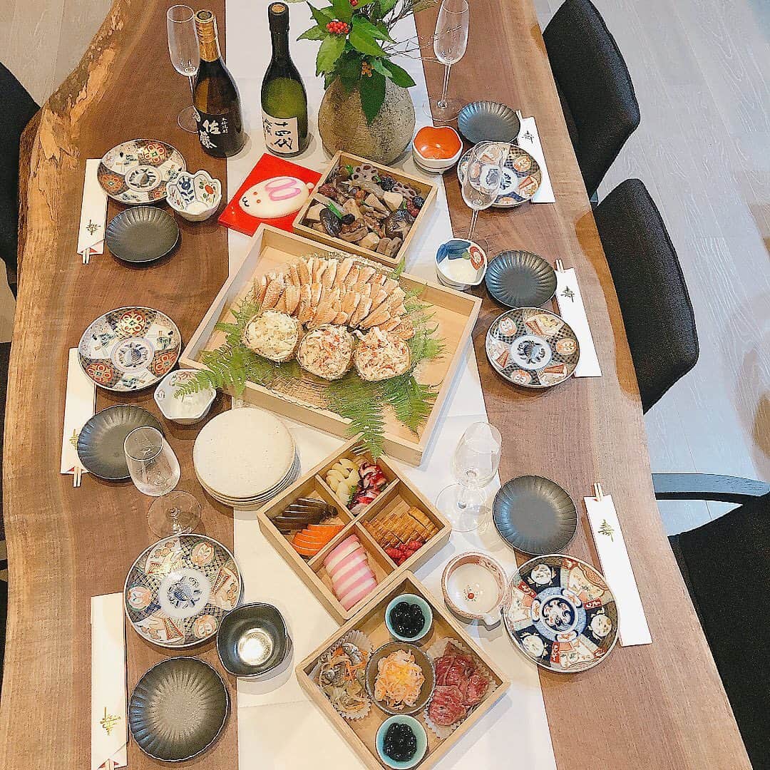 小畑由香里さんのインスタグラム写真 - (小畑由香里Instagram)「✤ 明けましておめでとうございます  今年も皆さまにとって 素敵な1年と也まふように❤️   #あけましておめでとうございます  #happynewyear  #お正月  #おせち  #yukariのcucina  #yukariのうちごはん  #お食事日記」1月2日 20時46分 - obata_yukari_official