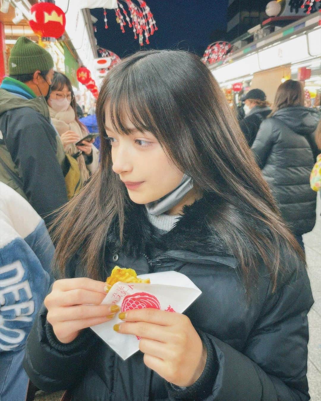マリナのインスタグラム：「☺︎ 明けましておめでとう〜！🌅 まりの抱負はみんなを幸せにすること〜！ みんなは抱負決まってる？？(⑉･̆༥･̆⑉)」