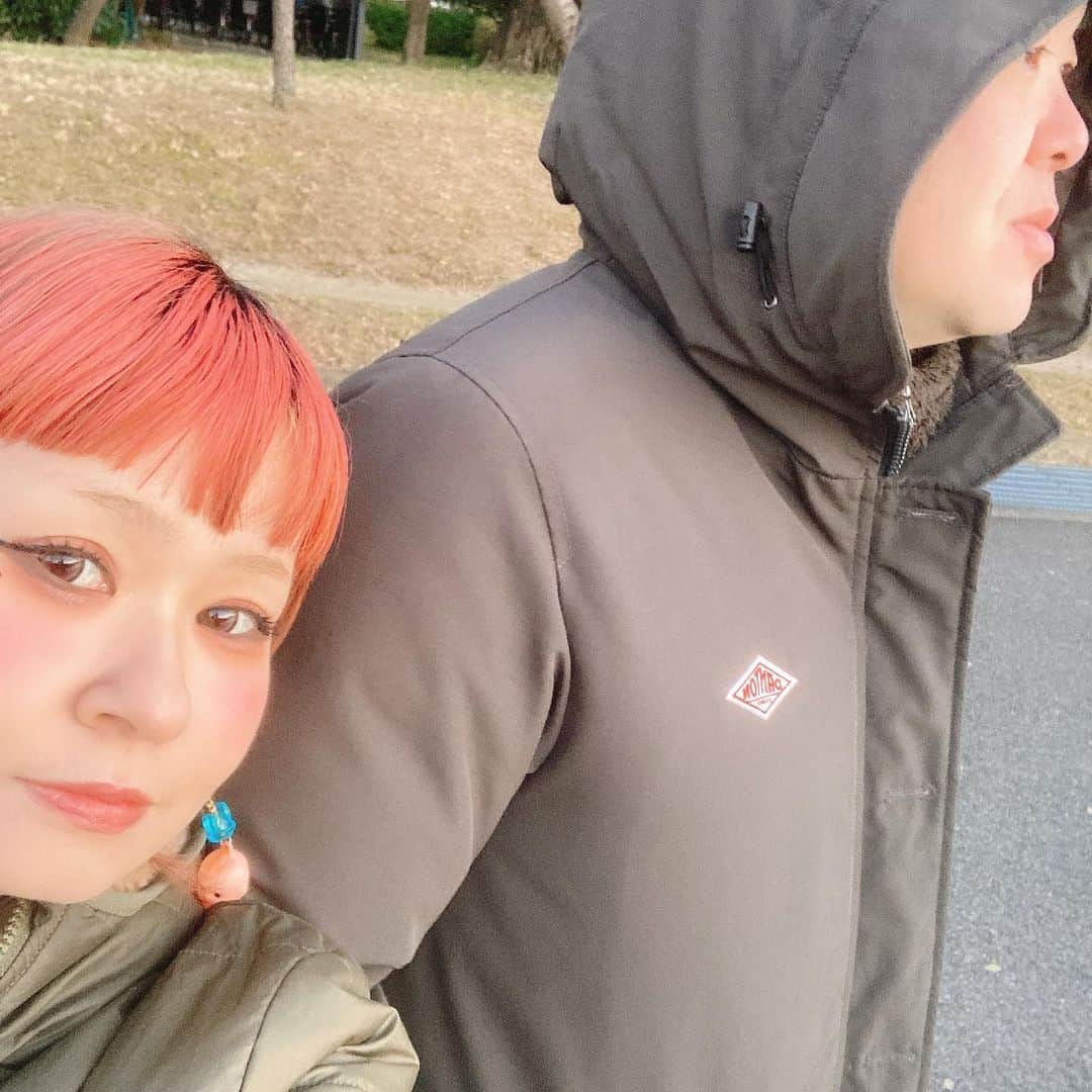 のインスタグラム：「元旦は初日の出☀ 7時6分に初日の出見れるってなってたけど 自分達がいた位置からはそれから30分遅れでした　笑 でも初めて見れて思いのほか感動😭  その後は朝一で すずめの戸締まり見に行きました！ 新海誠監督作品の中で1番好きかも✨ にゃんこ可愛かったなぁ✨ RADWIMPSもよかったなぁ✨ アニメ映画はあまり得意ではない 私でもめーっちゃ楽しめました✨ 映画ってやっぱり最高✨  #初日の出 #あけましておめでとうございます #今年もよろしくお願いします #感動  #映画 #最高」