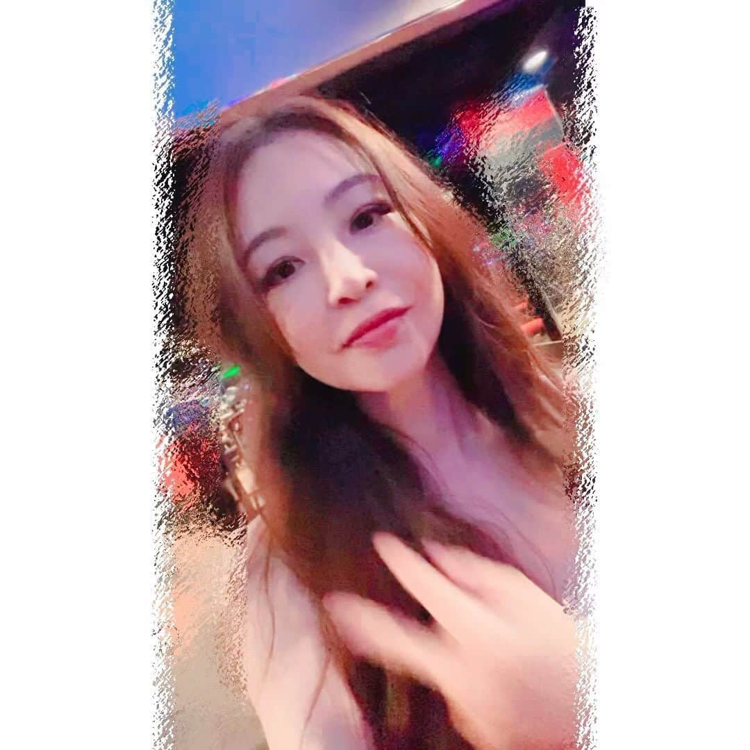 インリンのインスタグラム：「新年明けましておめでとうございま〜す🎉本年もどうぞよろしくお願いします🐰💖今日「今年初」のジムへ行ってきました♫最近は適度な筋肉を付けたいなぁと思って筋トレ頑張ってます😅 2023年は平和で健康な一年でありますように♪  #2023 #新年 #台湾 #台北 #筋トレ」
