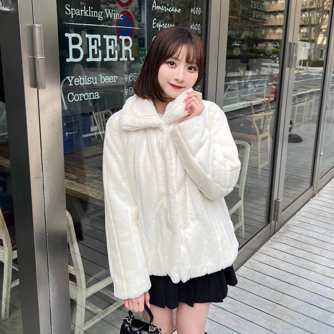 のインスタグラム：「.  あけましておめでとうございます🐰 2023年もよろしくお願いします♡」